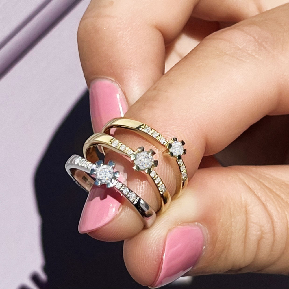 Vida - Darling guldring med diamanter 0,14ct - 7823,14