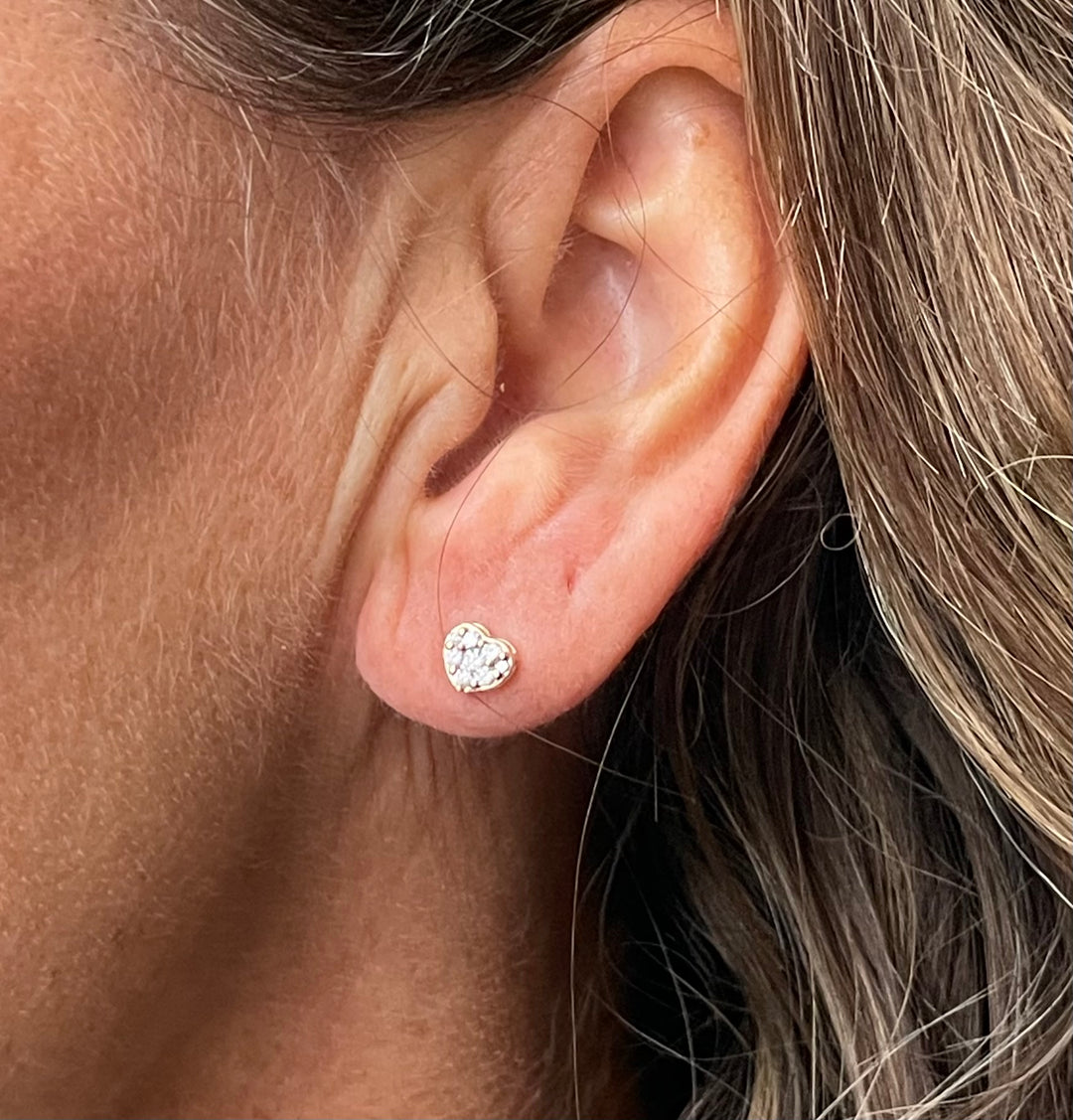 Blomster Jewellery - 14kt guld hjerte ørestikker med diamanter - blgu54er