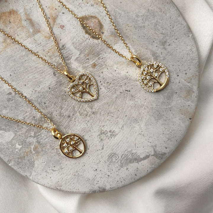 Scrouples - Halskæde med Livets træ vedhæng med sten i forgyldt sølv - 240342