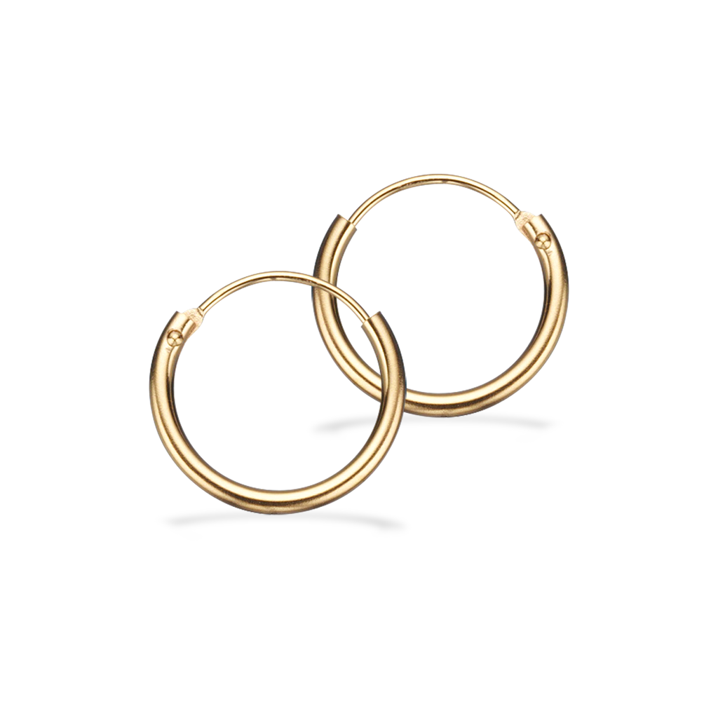 Klassiske ørecreoler i 8 karat guld fra Scrouples. Øreringene er med Vippe låsesystem og er godt til at mixe med andre øreringe hvis man har flere huller i ørene.