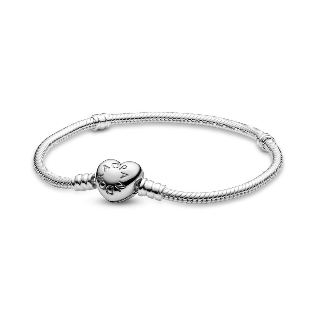 Klassisk Pandora armbånd med hjerte lås.
