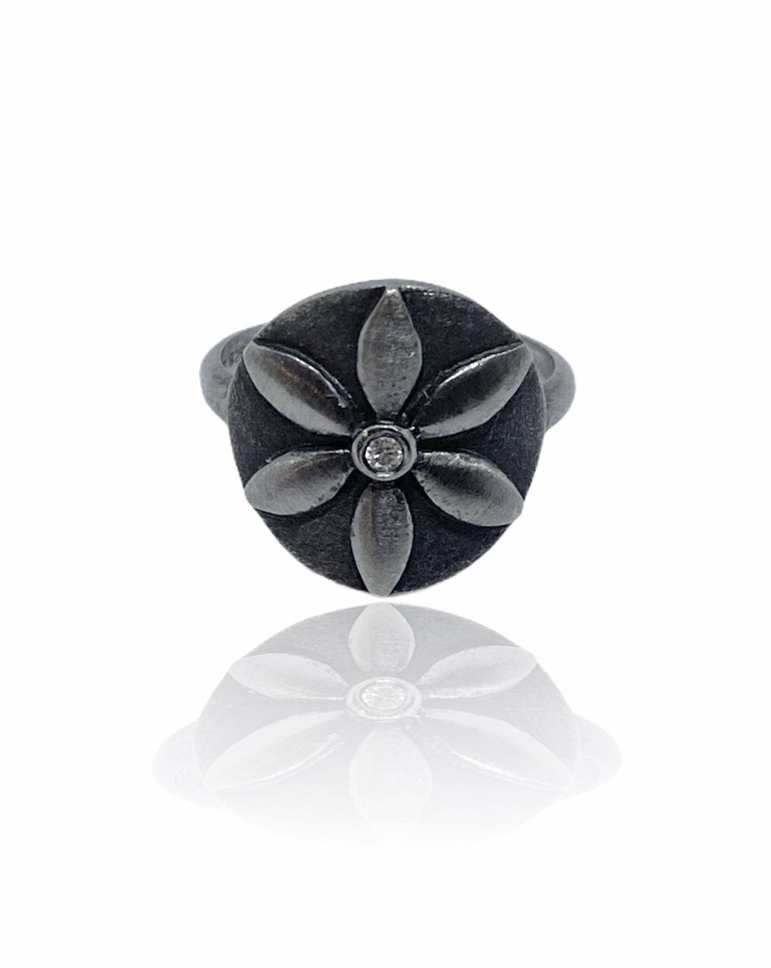 K&Z - Blomster ring med sten i midten