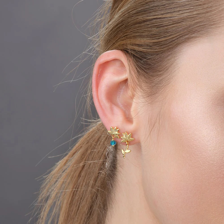 Nordahl - Blå blomst ørestikker i forgyldt sølv - 30260645900