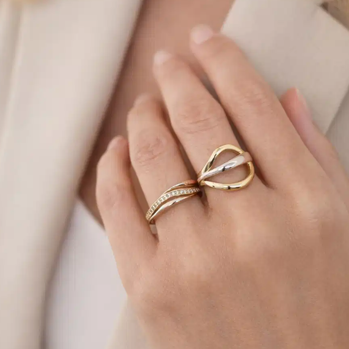 Scrouples - Organisk bånd ring med zirkonia i 8 kt. guld og hvidguld - 715964