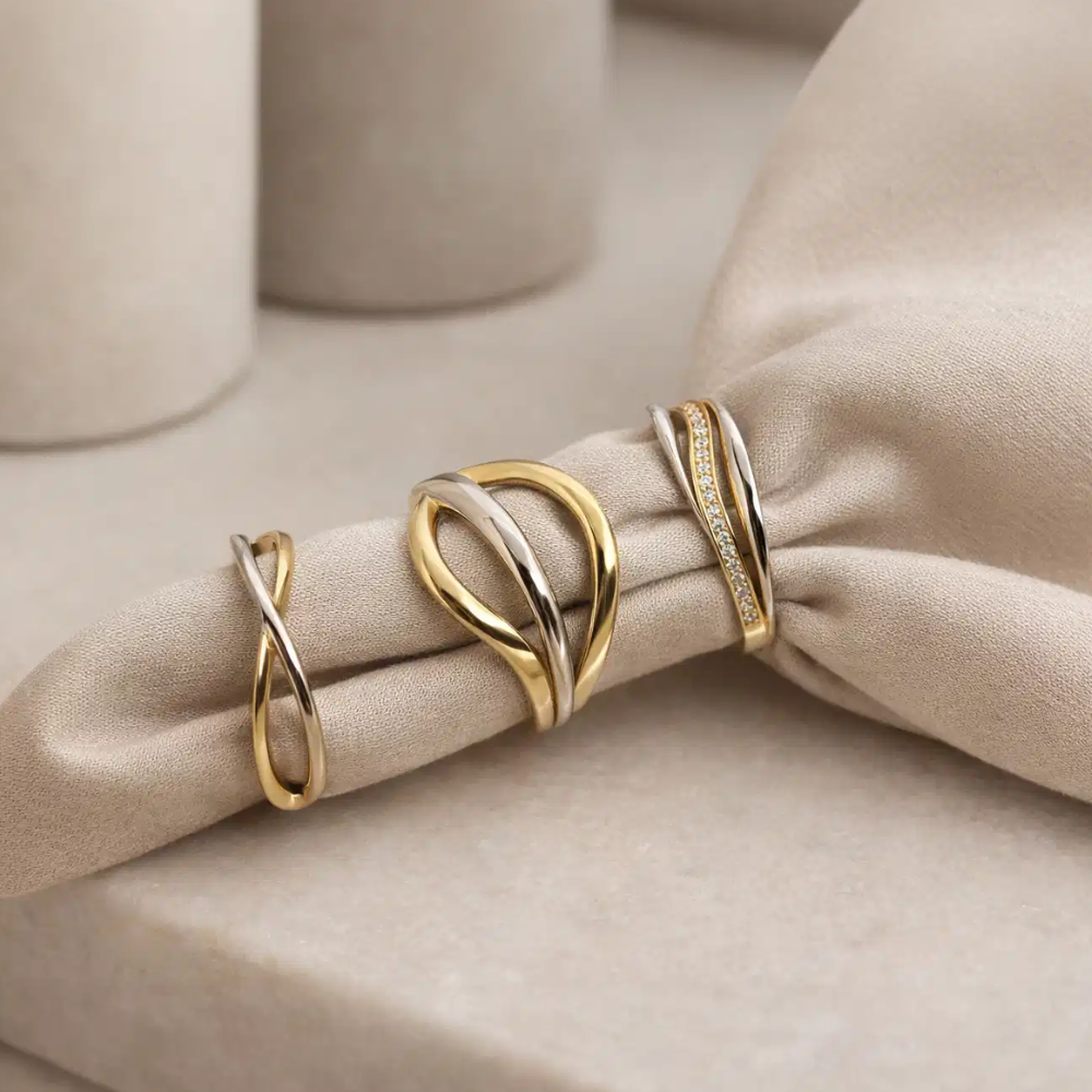 Scrouples - Organisk bånd ring med zirkonia i 8 kt. guld og hvidguld - 715964