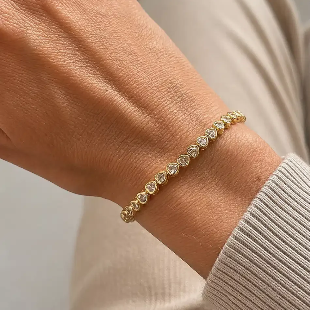 Molly - Armbånd med hjerter i forgyldt messing - st30102a,m