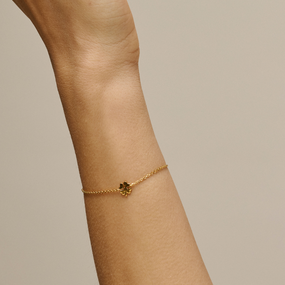 Enamel - Four-Leaf Clover armbånd i forgyldt - B148GM
