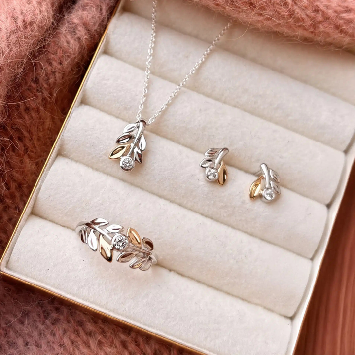 Scrouples - Halskæde med blad vedhæng i sølv og guld - 241772