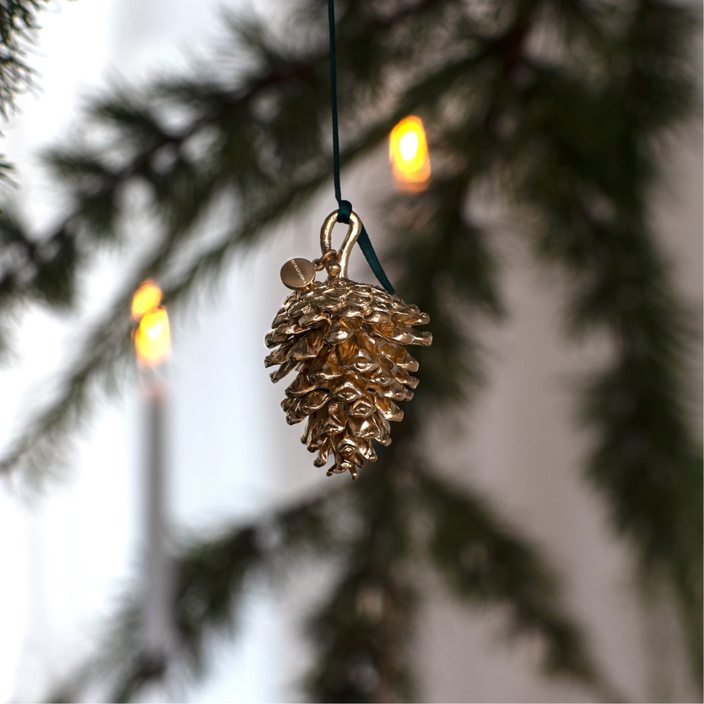 Flora Danica - Julepynt Fyrrekogle 18 karat guldbelagt