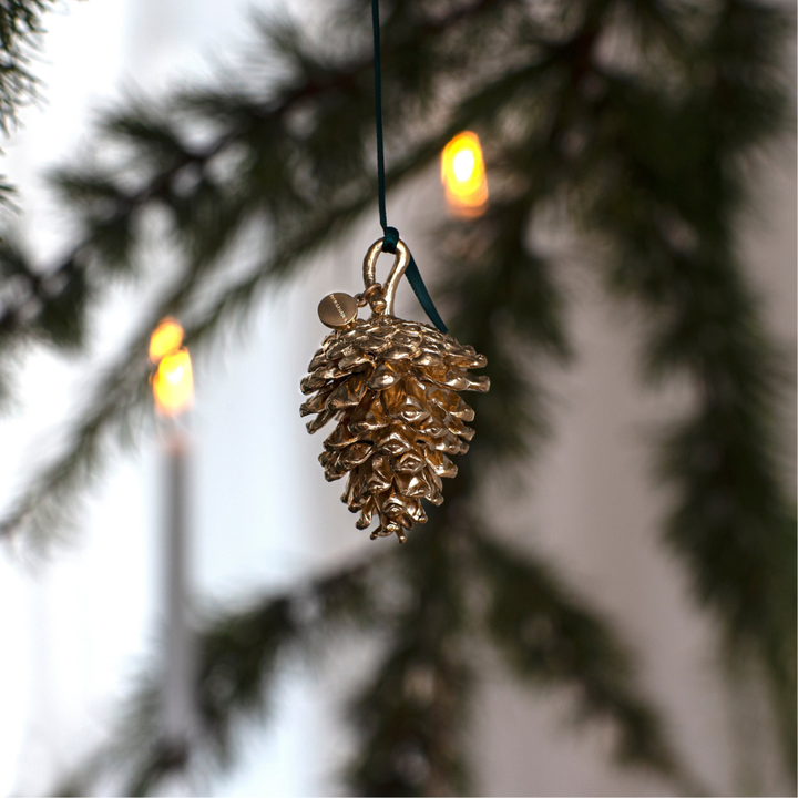 Flora Danica - Julepynt Fyrrekogle 18 karat guldbelagt