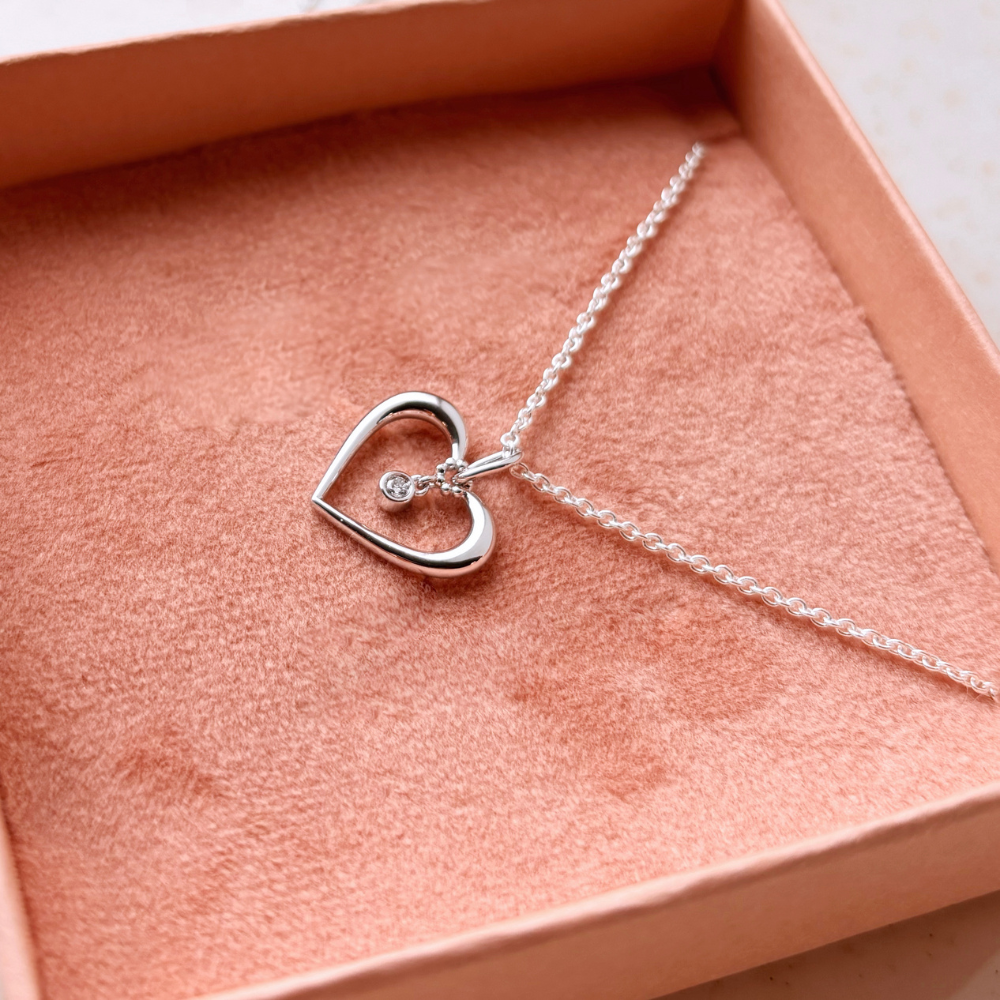 Scrouples - Halskæde med hvidguldshjerte og diamant - 215844