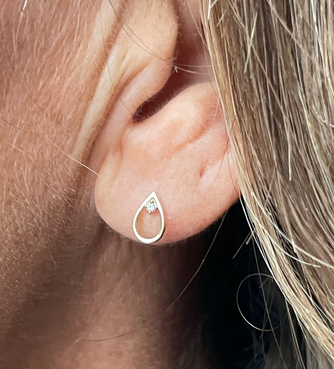 Blomster Jewellery - 14kt øreringe med diamant - blgu47er