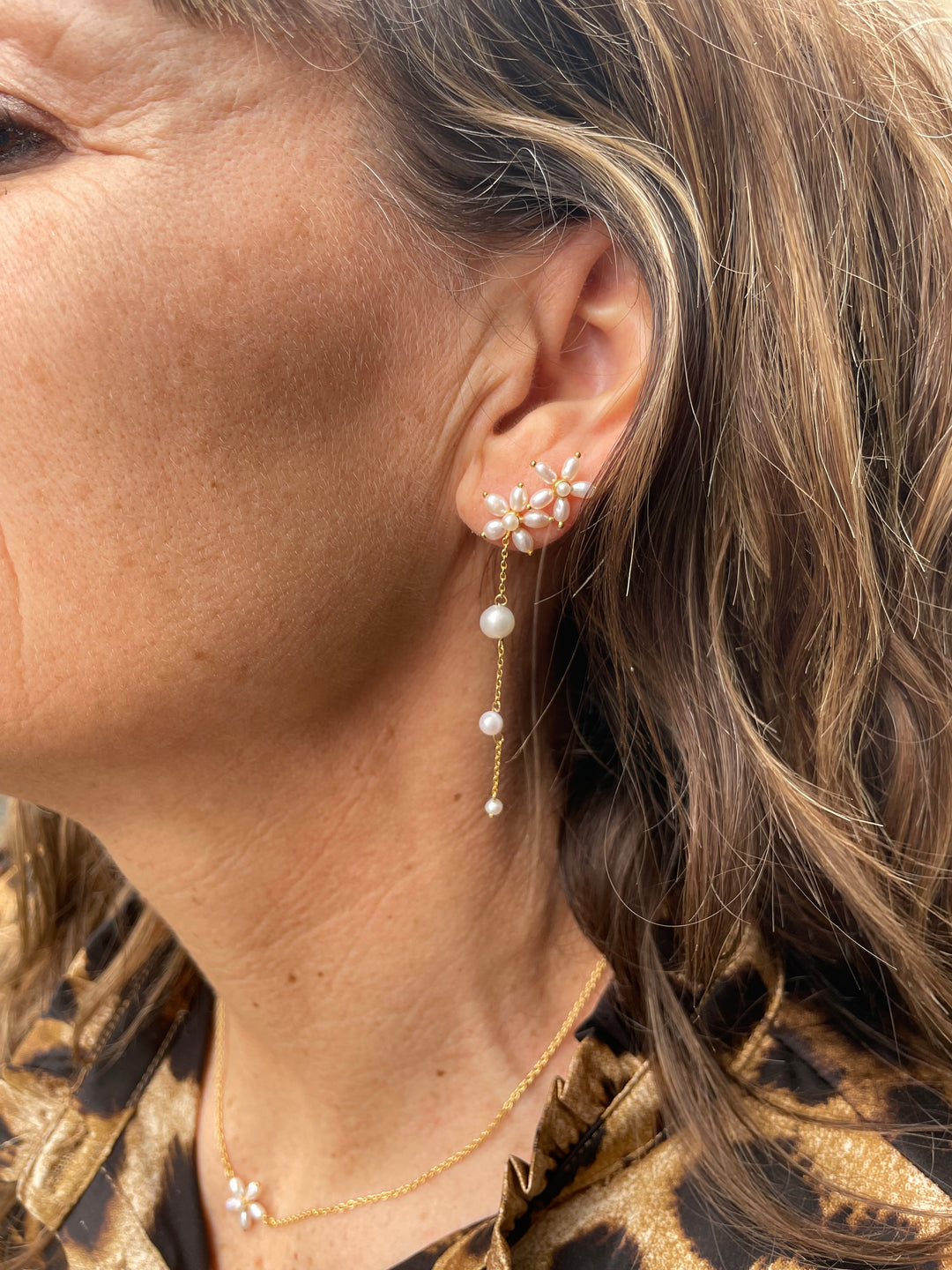 Bybiehl - Pearl Signatur øreringe med perle i sølv forgyldt - 4-040wp-gp