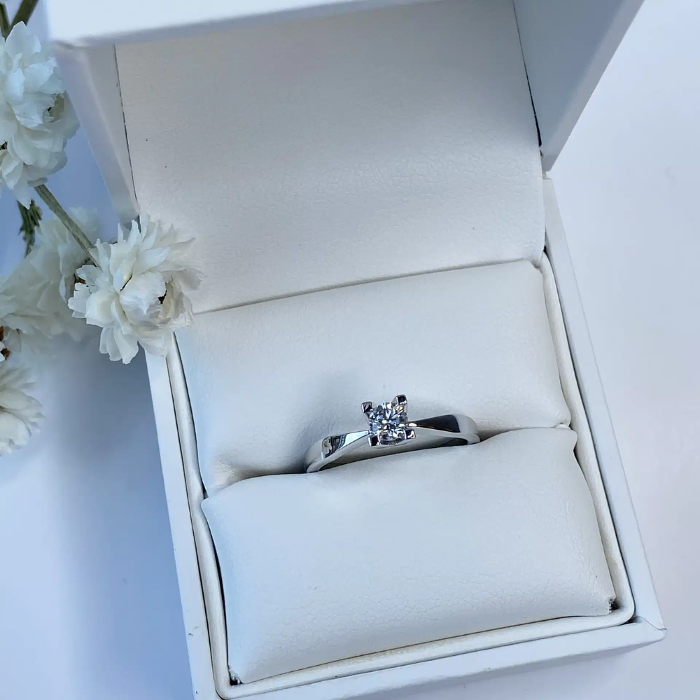 Scrouples - Kleopatra hvidguld ring med 0,25ct diamant