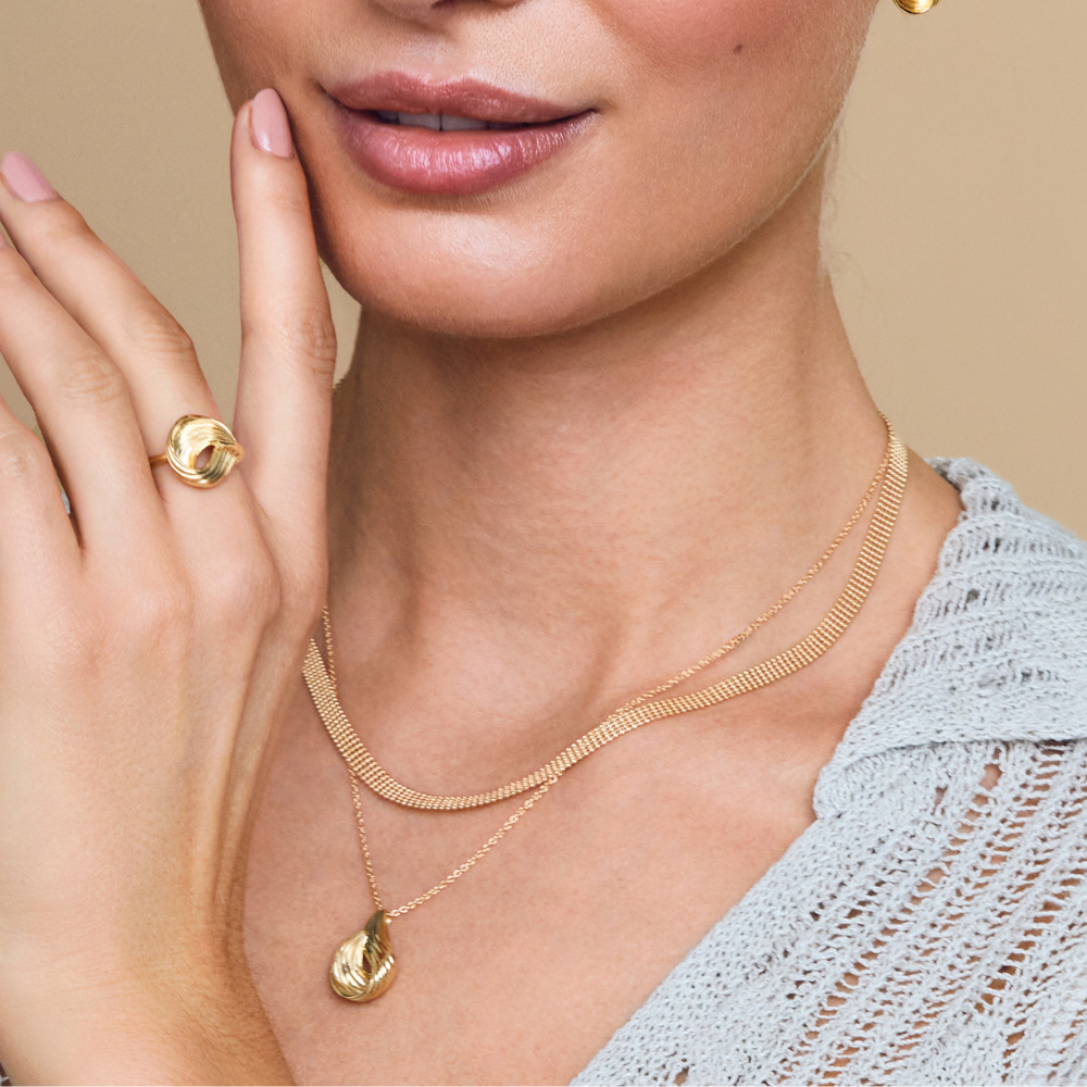 Scrouples – Forgyldt sølv halskæde med struktur dråbe vedhæng - 241412