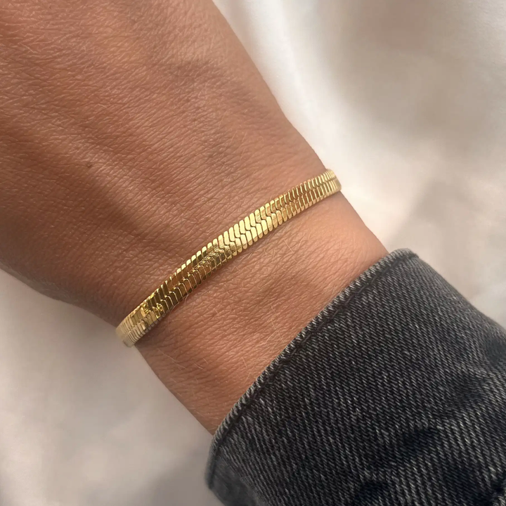 Molly - Flad Magic slangekæde armbånd i guldfarvetstål - st30010a,m