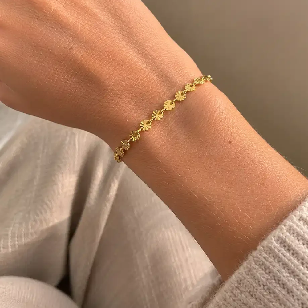 Molly - Plissé armbånd i forgyldt messing - st30092a,m