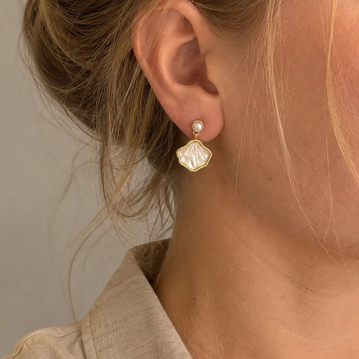 Molly - Muslinge øreringe med perle i Messing - st10069