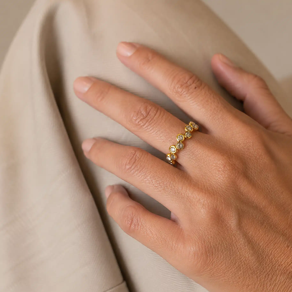 Molly - Åben Ring med sten i guldfarvet stål - st70009