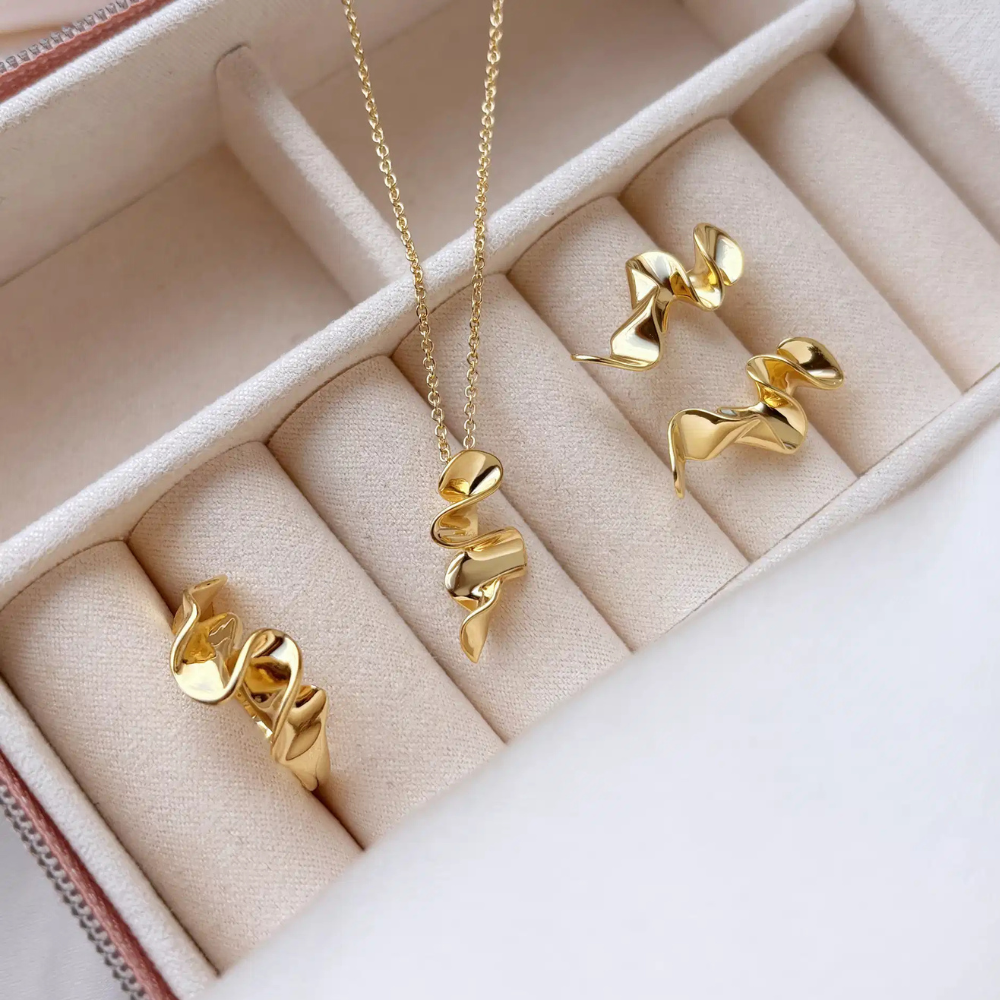 Scrouples - Waves ørestikker i guldbelagt sølv - 164592