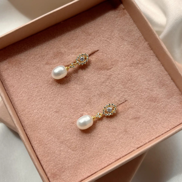 Scrouples - Forgyldte Ørehængere med sten og ferskvands perle - 164732