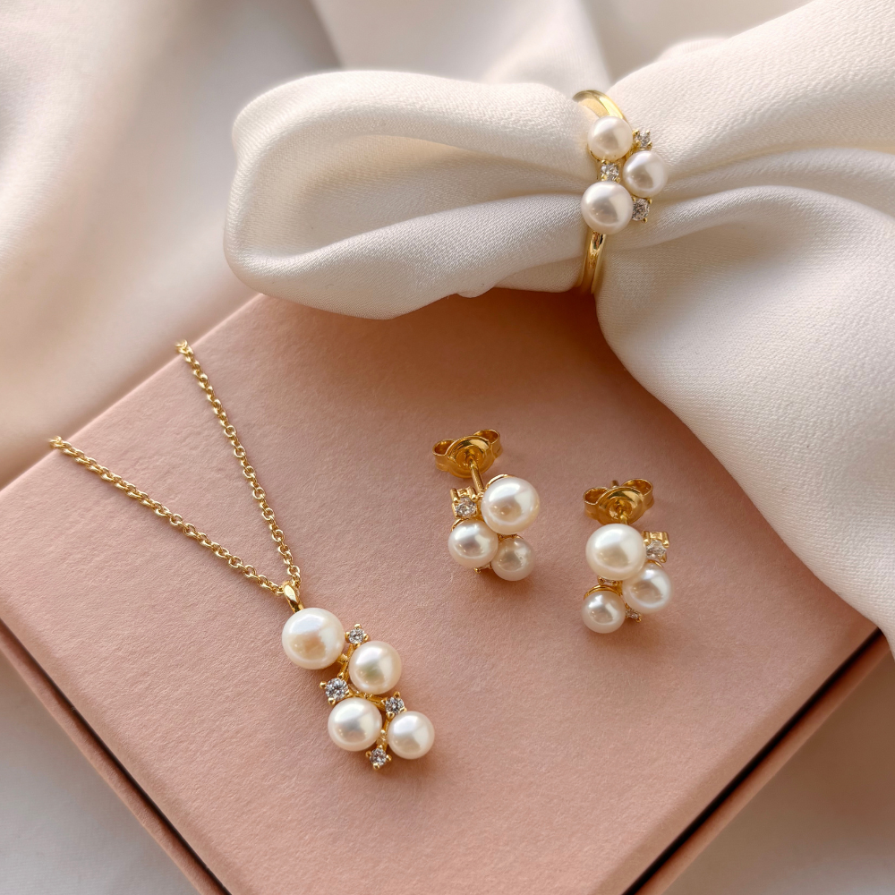 Scrouples - Forgyldte ørestikker med ferskvandsperler og zirkonia - 164672