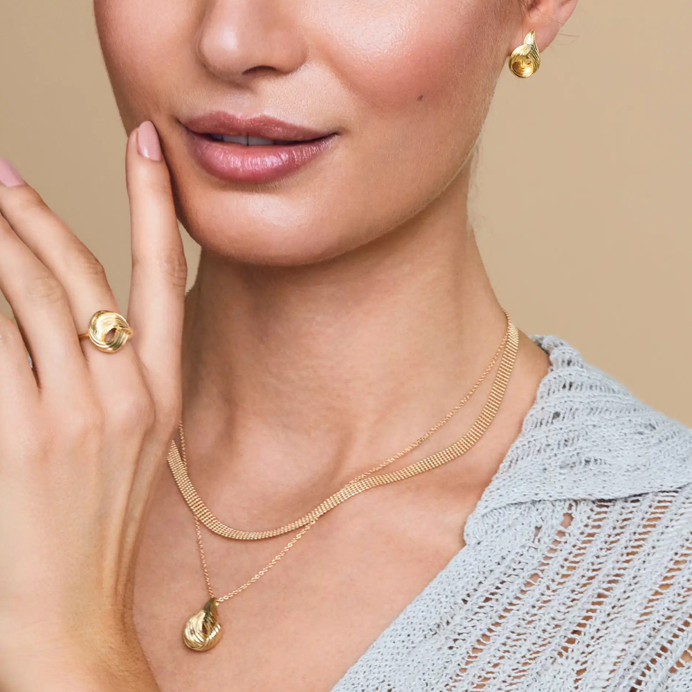 Scrouples - Dråbe ring i forgyldt sølv med plissé overflade - 730482