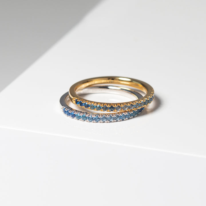 Sif Jakobs - Ellera guldbelagt ring med blå sten der fader - r2869-gbl-yg