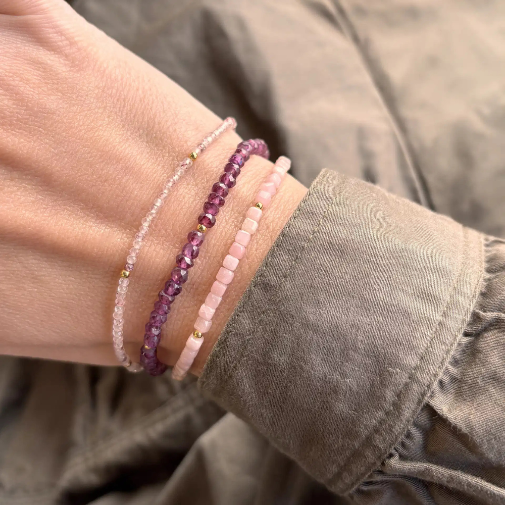 Scrouples - Guldbelagt sølv armbånd med sten af pink opal - 39872a,m