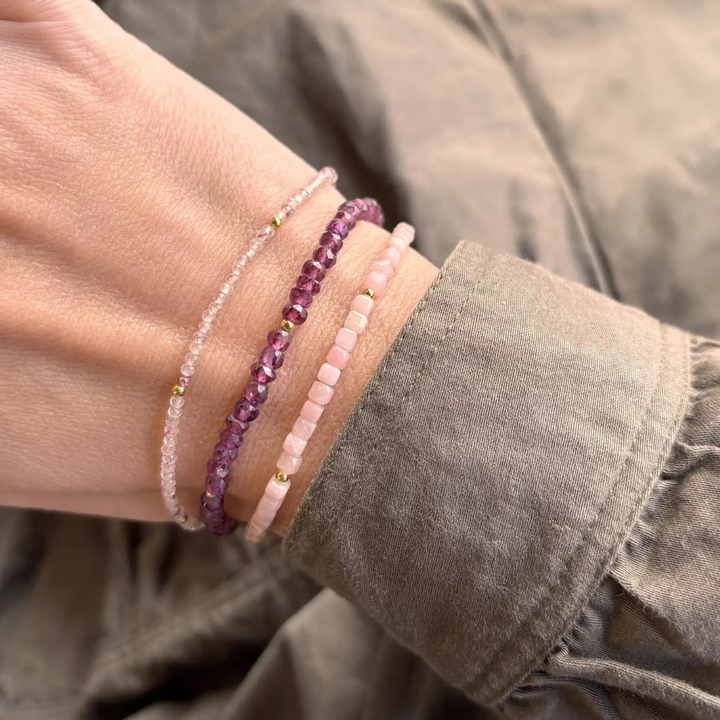 Scrouples - Guldbelagt sølv armbånd med sten af pink opal - 39872a,m
