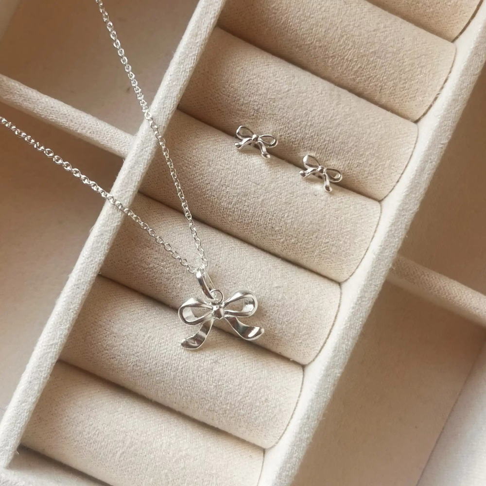 Scrouples - Sølv halskæde med sløjfe vedhæng - 240072