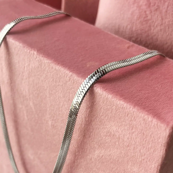 Molly - Flad Magic slange halskæde i Poleret stål - st30009h,m