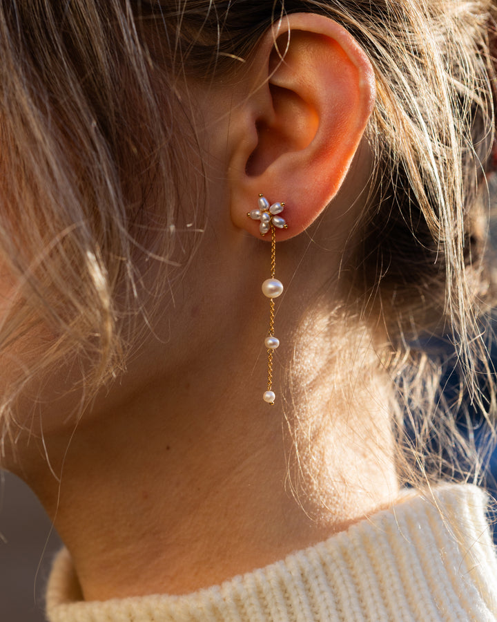 Bybiehl - Pearl Signatur øreringe med perle i sølv forgyldt - 4-040wp-gp