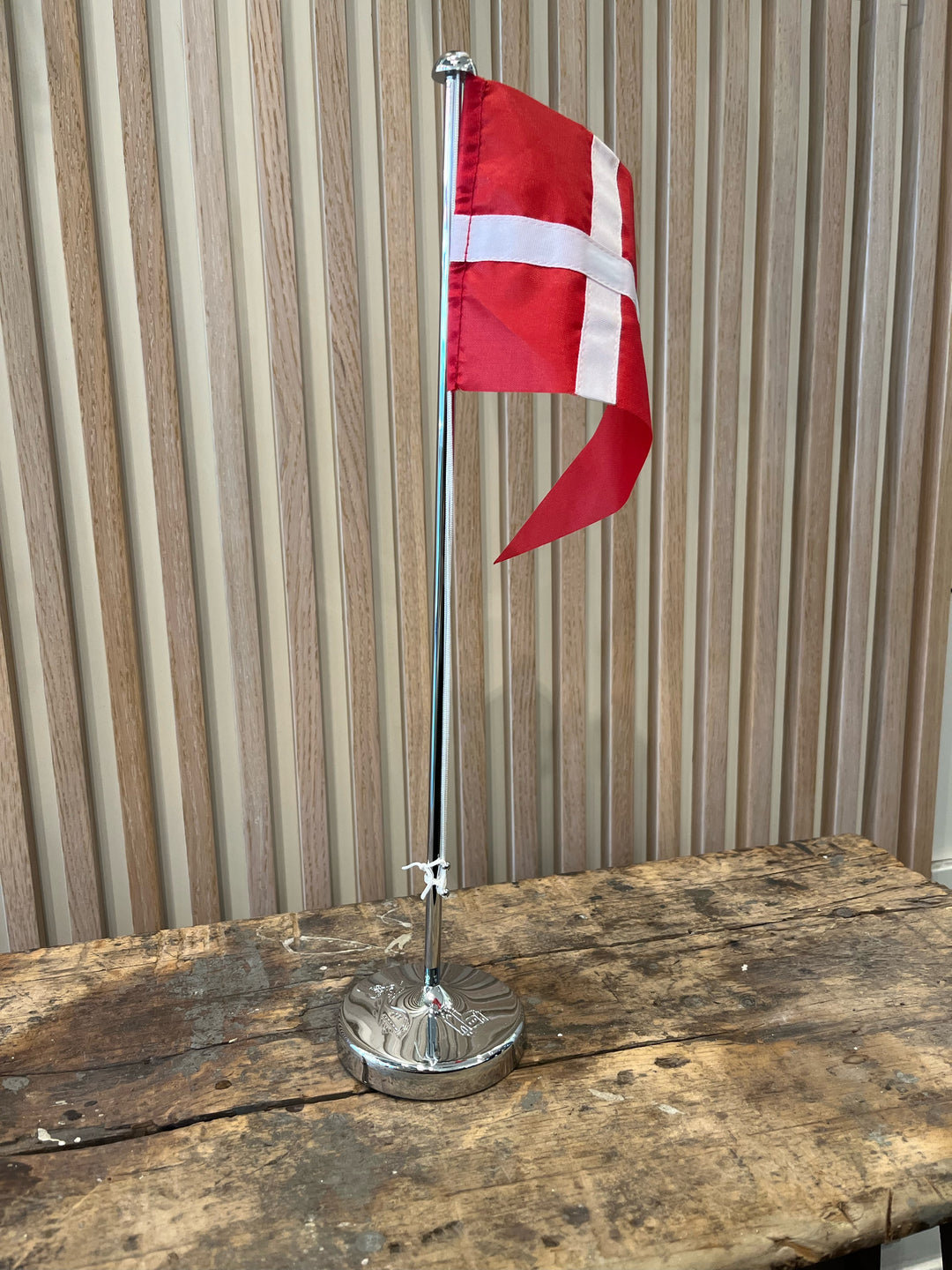 Kampagne Flag tilbud - Bordflag i blank chrom med dåbsmotiv, 40cm