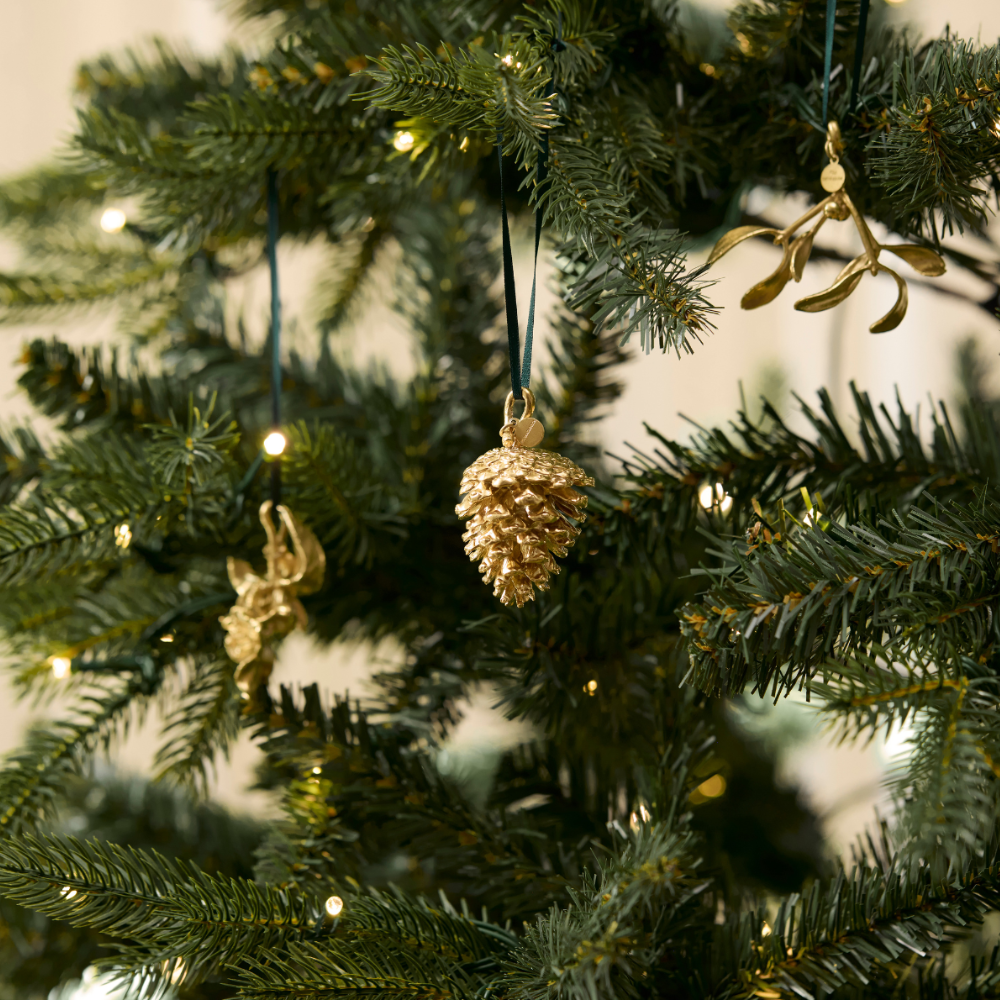 Flora Danica - Julepynt Fyrrekogle 18 karat guldbelagt