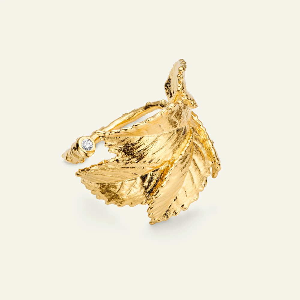 Flora Danica - Rosenblad statement ring med diamant i forgyldt - ros-stri-g